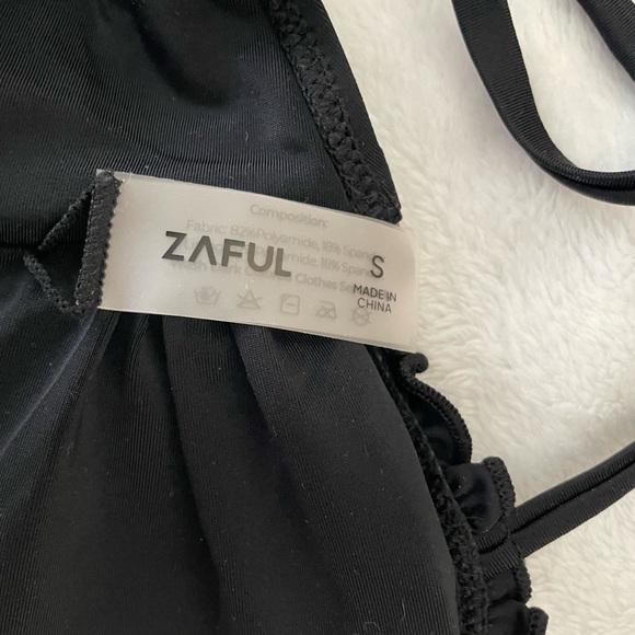 Zaful size small Black Ruched Bikini Top - Picture 4 of 5